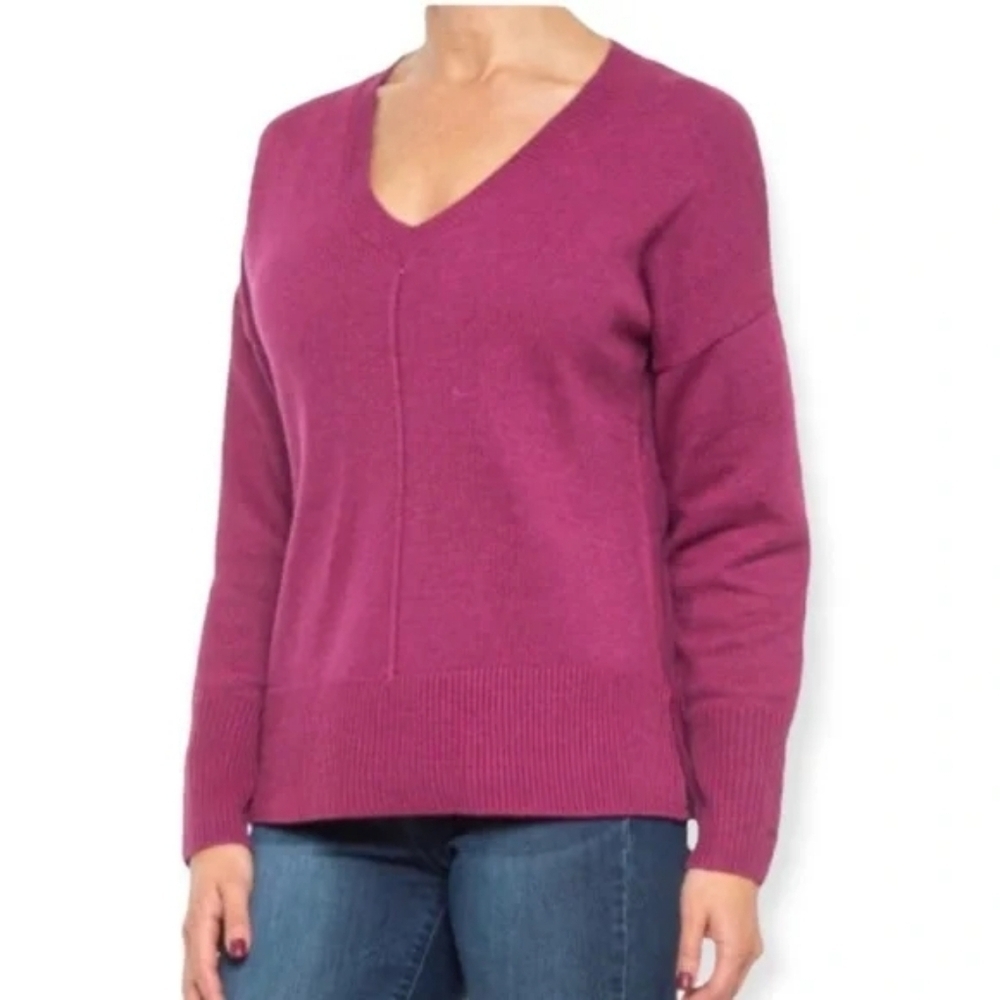 TAHARI Women's V-Neck Sweater ...SIZE:M